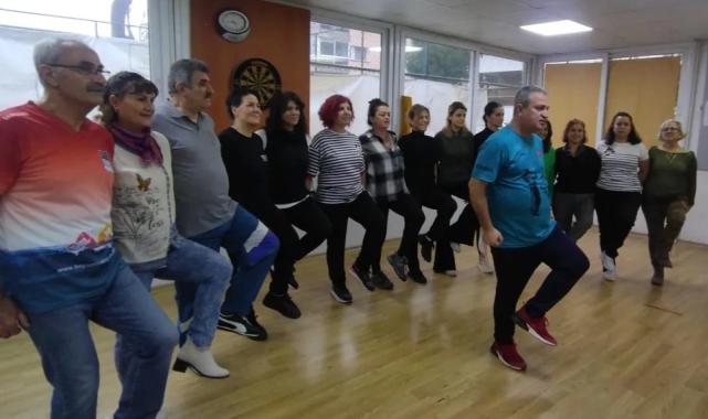 İzmir Karşıyaka’dan halk oyunları daveti