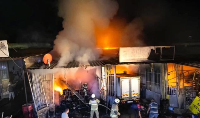 İzmir Kemalpaşa’da sanayi sitesindeki yangın kontrol altında