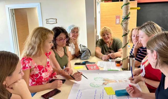 İzmir’de gençler ve çınarlar geleceği birlikte tasarladılar