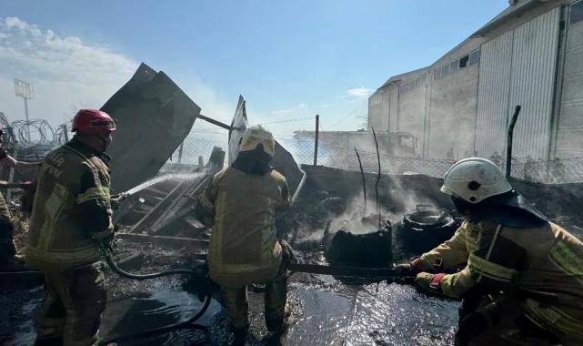 İzmir’de lastik deposu çevresinde yangın