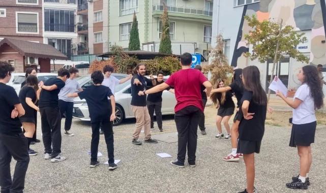 İzmir’de liselilerden farkındalık çalışması
