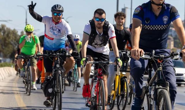 İzmir’de sağlıklı yaşama ve temiz çevreye pedalladılar