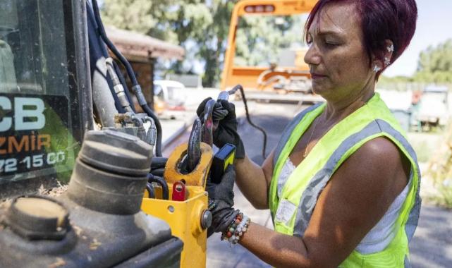 İzmir’in kadın çekici operatörü tabuları yıktı