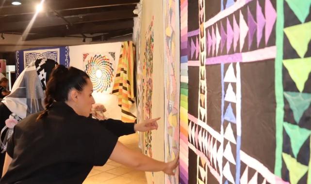 İzmit’te ‘Kumaşların Aşkı’ sergisi 41 eserle açıldı