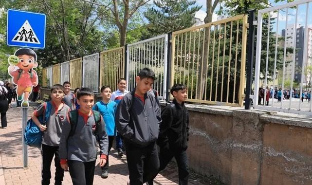 Kayseri Talas’ta sevimli ve güvenli okul geçitleri