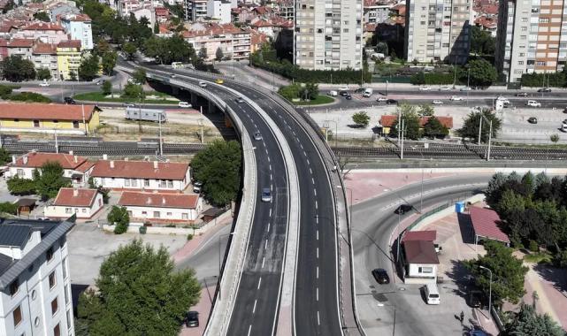 Konya’da Ahmet Öksüz Üst Geçidi’niN asfaltı yenilendi