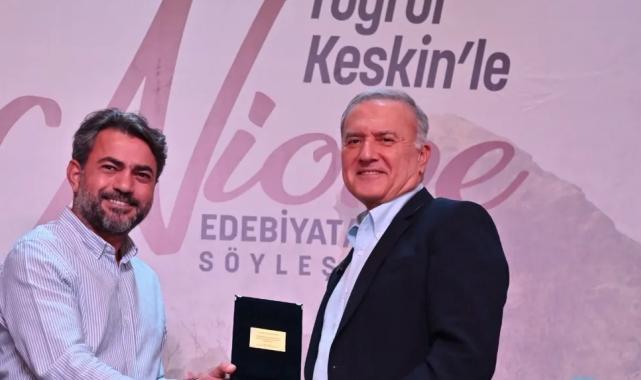 Manisa’da Murathan Mungan Manisa’da sanatseverlerle buluştu