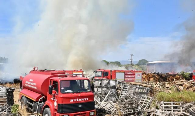 Manisa’da palet fabrikasında yangın!