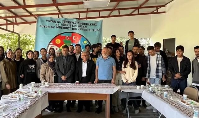 Memduh Büyükkılıç Türk Dünyası gençleriyle buluştu