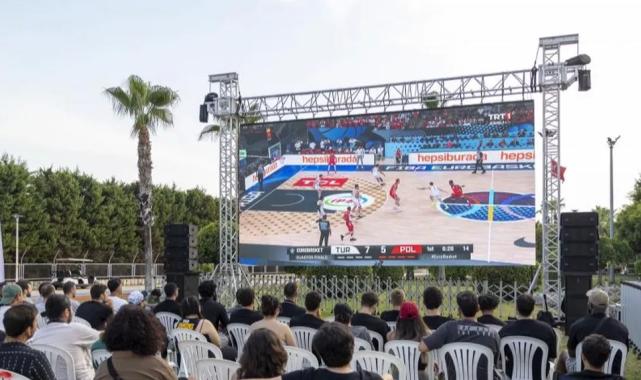 Mersin’de Büyükşehir’le milli maç coşkusu