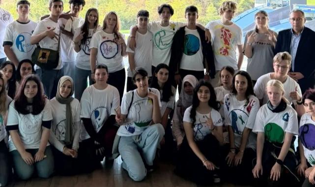 Misafir gençler Sakarya’da ‘yeşil gelecek’ için pedal çevirdi