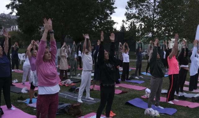 “Nefes Al İzmit” yoga etkinliğine Plajyolu’nda yoğun katılım