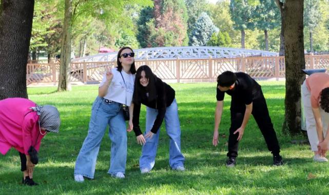 Sakarya’da gençler ve büyükler aynı parkta