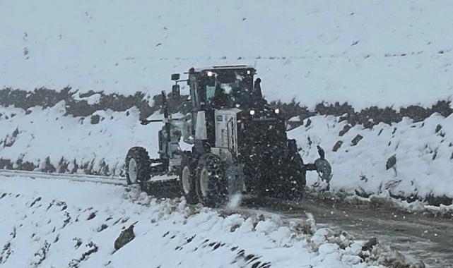 Trabzon Çaykara’da karla mücadele: Mahsur kalan vatandaşlar kurtarıldı