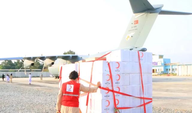 Türkiye’den Afganistan’a 25 tonluk insani yardım