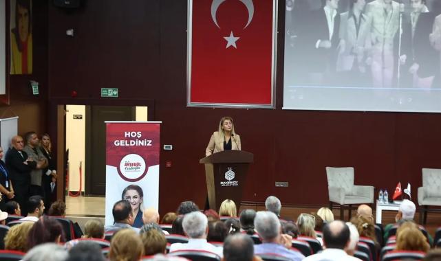 Usta oyuncu Tarık Akan Bakırköy’de anıldı