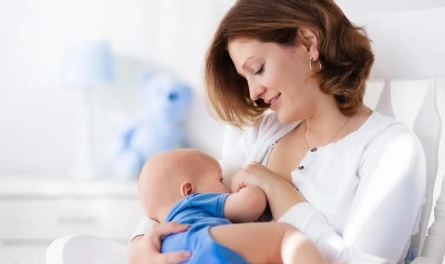 Uzmanlar uyardı: Cinsel hastalıklar emzirme yoluyla bebeğe de geçiyor!