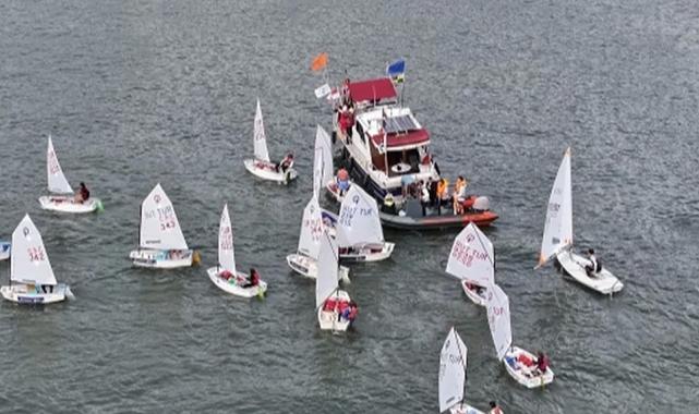 Yelkenliler Haliç’te suya iniyor