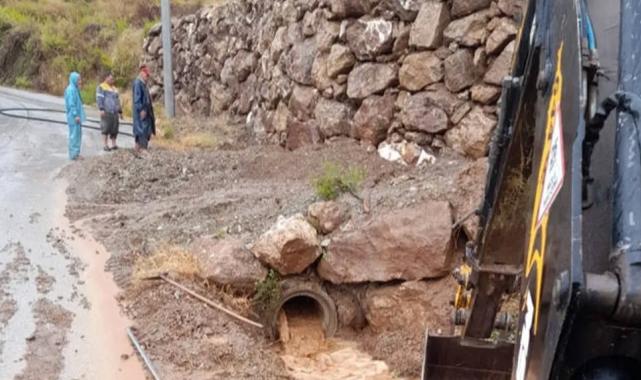 Antalya Büyükşehir yağışta da görevde