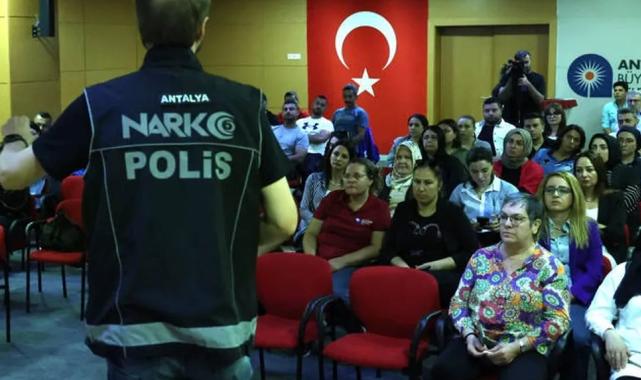 Antalya Büyükşehir’e madde bağımlılığı ile mücadele eğitimi