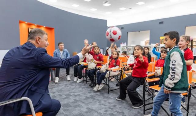 Başkan Tugay okudu, Kadifekaleli çocuklar dinledi