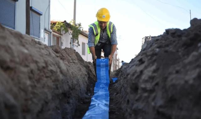 BASKİ vatandaşı 60 yıllık içme suyu hatlarından kurtardı