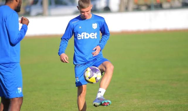 Bulgaristan Ligi’nin 17 yaşındaki Türk yeteneği Burak Akıncı’nın idolü Hakan Çalhanoğlu