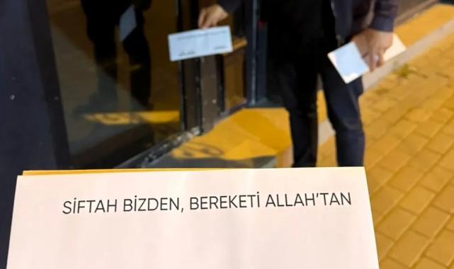 Bursa Gürsu’da Anahtar Parti’den esnafa siftah parası!