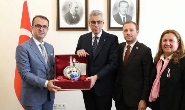 Bursa Kanserle Savaş Derneği’nden Bakan Memişoğlu’na ziyaret