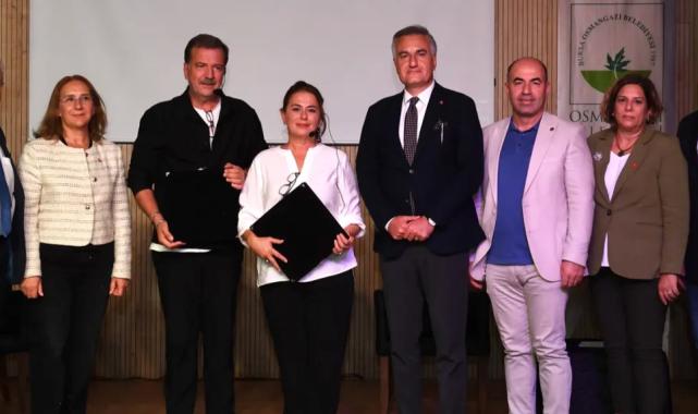 Bursa Osmangazi Belediyesi’nin okuma tiyatrosuna yoğun ilgi