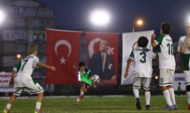 Denizli’de Gençler “Cumhuriyet” için sahaya çıktı