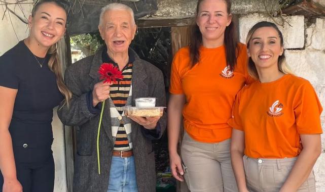 Dünya Yaşlılar Günü’nde gençlerden anlamlı ziyaretler