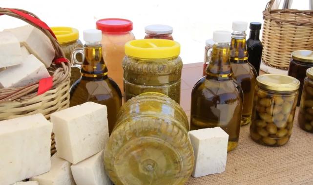 Efes Tarlası’nda doğal ürünlerle yeni bir pazar başlıyor