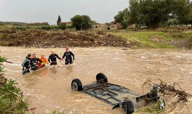 Foça’da yağış rekoru kırıldı! Ekipler seferber!