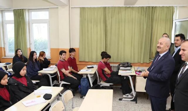 Gebze’de Başkan Büyükgöz’den okullara ziyaret