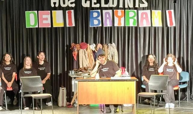 Genç İzmir’den tiyatroseverlere ‘Deli Bayramı’ oyunu