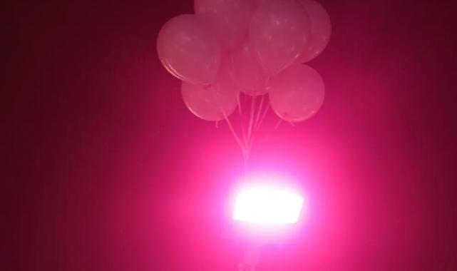 Her Ekim, erken teşhis için sokak lambaları pembe yanıyor