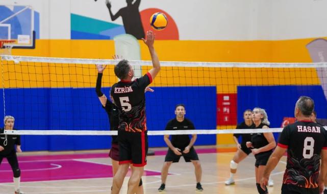 İstanbul Beylikdüzü’nde ‘Atatürk Kupası Voleybol Turnuvası’ başladı