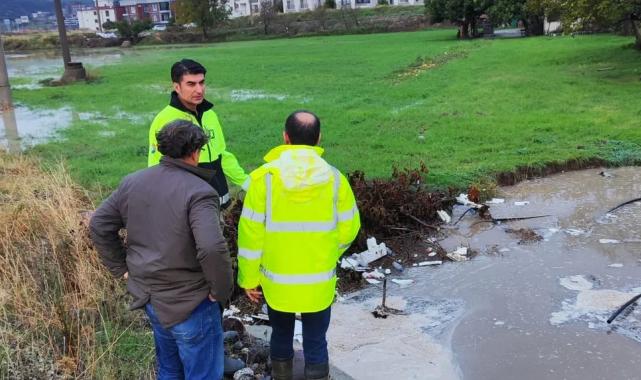 İzmir Bergama aşırı yağışlarla mücadele ediyor