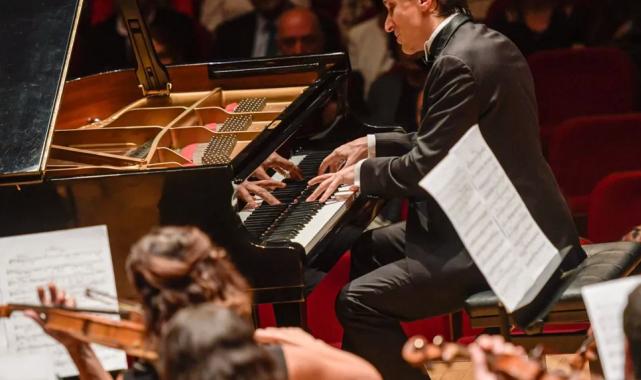 İzmir Oda Orkestrası yeni sezona kapalı gişe başladı