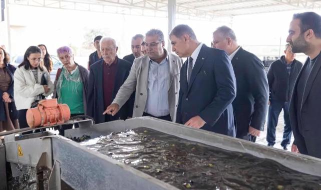 İzmir’de sezonun ilk zeytinyağı Başkan Tugay’dan