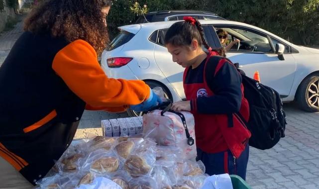 İzmir’de Süt-Simit projesi devam ediyor