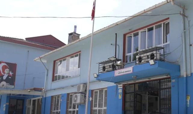 İzmir’in okullarına Büyükşehir eli