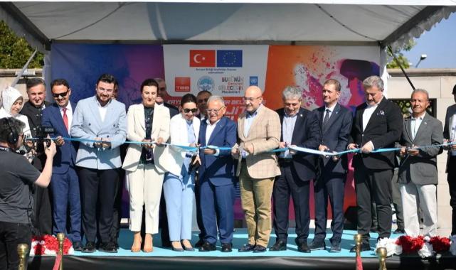 Kayseri Büyükşehir’den ‘Mobil Dijital Gençlik Merkezi’
