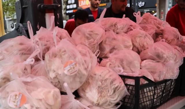 Kocaeli İzmit Belediyesi, kendi ürettiği mantarları vatandaşa dağıttı