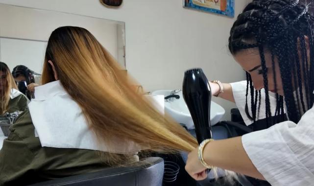 Kocaeli’de en özel kuaförler yeteneklerini anneleriyle paylaştı