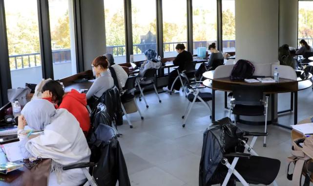 Konya Karatay’da bu kütüphane rezervasyonla çalışıyor