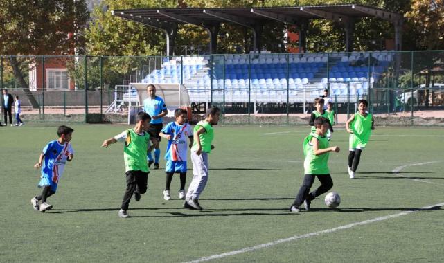 Konya Karatay’da ilkokullar arası futbol heyecanı