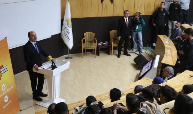 Konya’da Başkan Altay fakülte öğrencileriyle buluştu