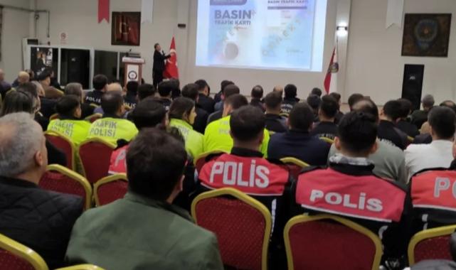 Konya’da emniyet mensuplarına ‘Basın Kartı’ bilgilendirmesi